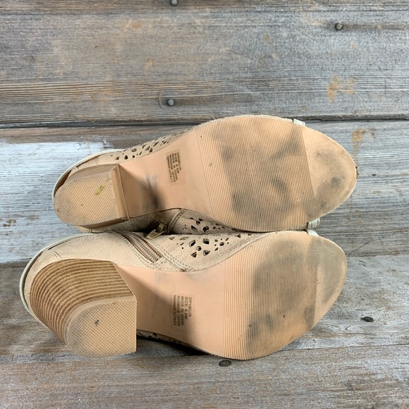 BKE Ophelia Peep Toe Laser Cut Booties - Picture 7 of 9